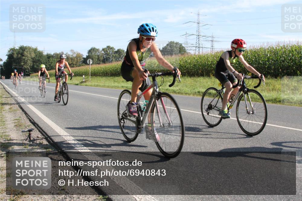 01.09.2024 - 17. Tribühne Triathlon H.Heesch http://msf.ph/oto/6940843 01.09.2024 09:40:48 Radfahren 58, 78, 83, 84, 86, 92, 99, 100, 104, 124 meine-sportfotos.de