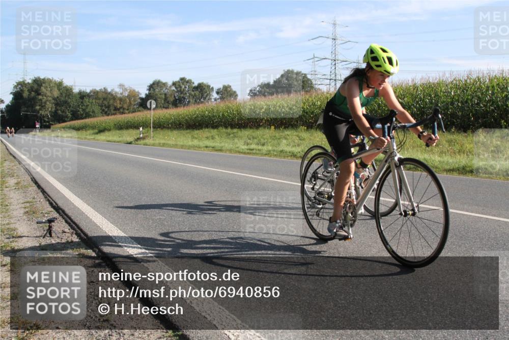 01.09.2024 - 17. Tribühne Triathlon H.Heesch http://msf.ph/oto/6940856 01.09.2024 09:40:52 Radfahren 58, 75, 78, 83, 86, 92, 99, 100, 104, 124 meine-sportfotos.de