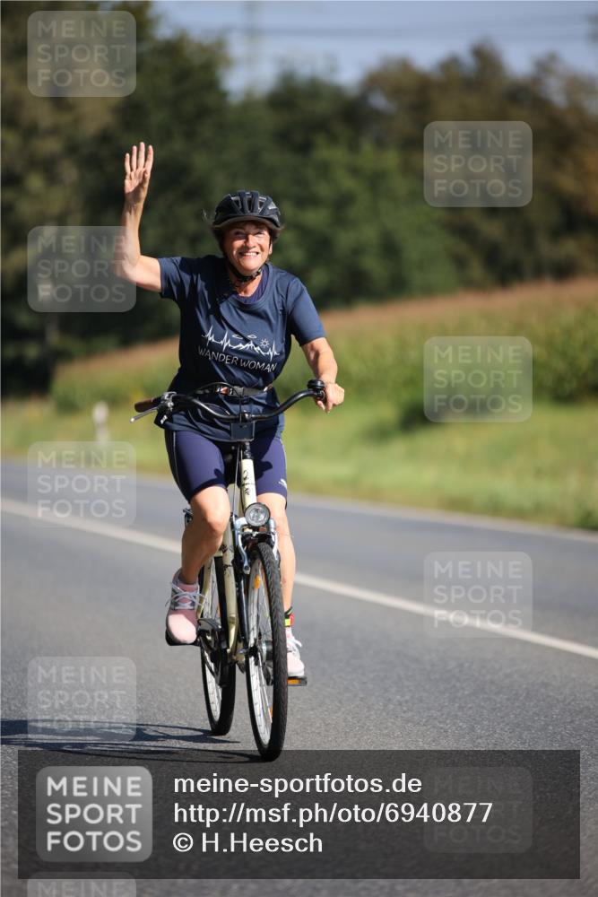 01.09.2024 - 17. Tribühne Triathlon H.Heesch http://msf.ph/oto/6940877 01.09.2024 10:42:09 Radfahren 217, 254, 266, 1067 meine-sportfotos.de