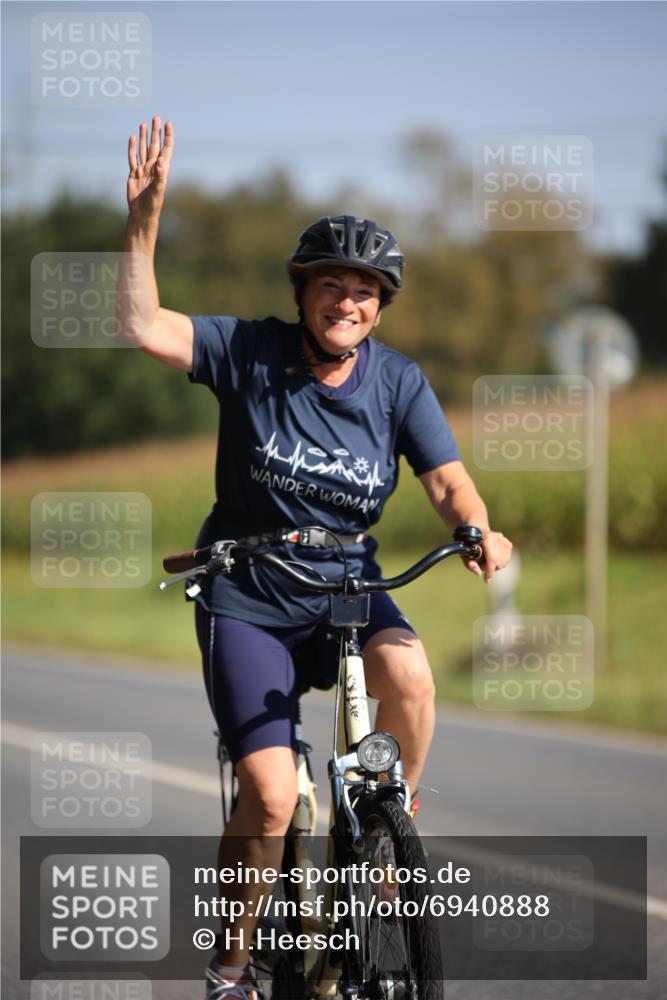 01.09.2024 - 17. Tribühne Triathlon H.Heesch http://msf.ph/oto/6940888 01.09.2024 10:42:10 Radfahren 217, 254, 266, 1067 meine-sportfotos.de