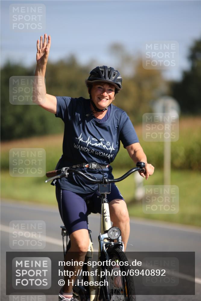 01.09.2024 - 17. Tribühne Triathlon H.Heesch http://msf.ph/oto/6940892 01.09.2024 10:42:10 Radfahren 217, 254, 266, 1067 meine-sportfotos.de