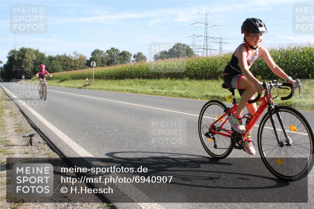 01.09.2024 - 17. Tribühne Triathlon H.Heesch http://msf.ph/oto/6940907 01.09.2024 09:42:57 Radfahren 74, 75, 121 meine-sportfotos.de