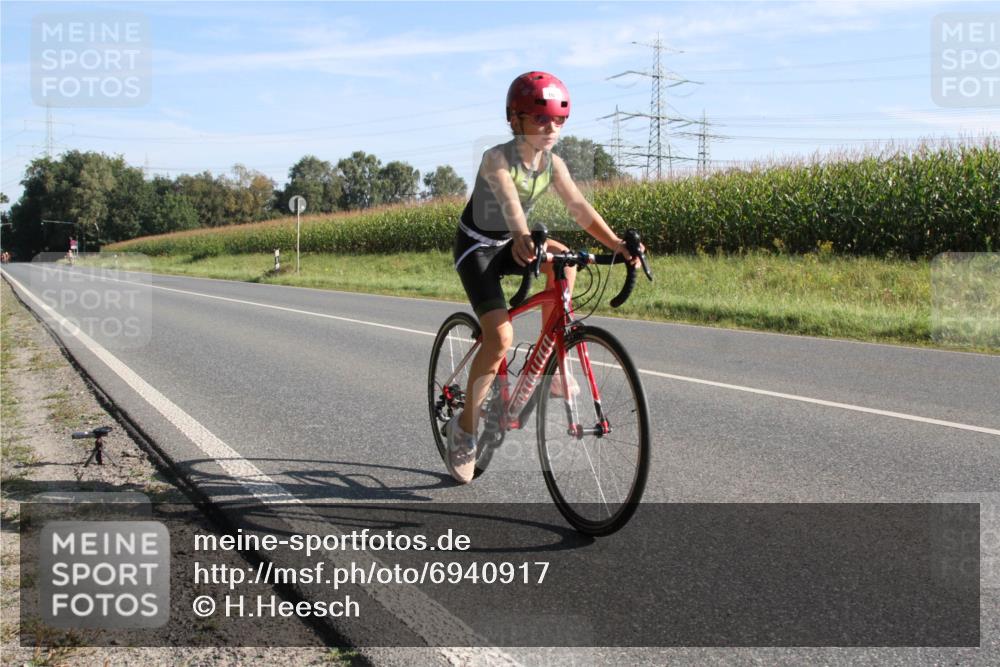 01.09.2024 - 17. Tribühne Triathlon H.Heesch http://msf.ph/oto/6940917 01.09.2024 09:43:50 Radfahren 102 meine-sportfotos.de