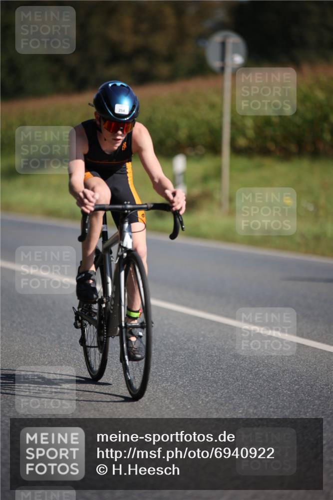 01.09.2024 - 17. Tribühne Triathlon H.Heesch http://msf.ph/oto/6940922 01.09.2024 10:42:15 Radfahren 254, 266, 306 meine-sportfotos.de
