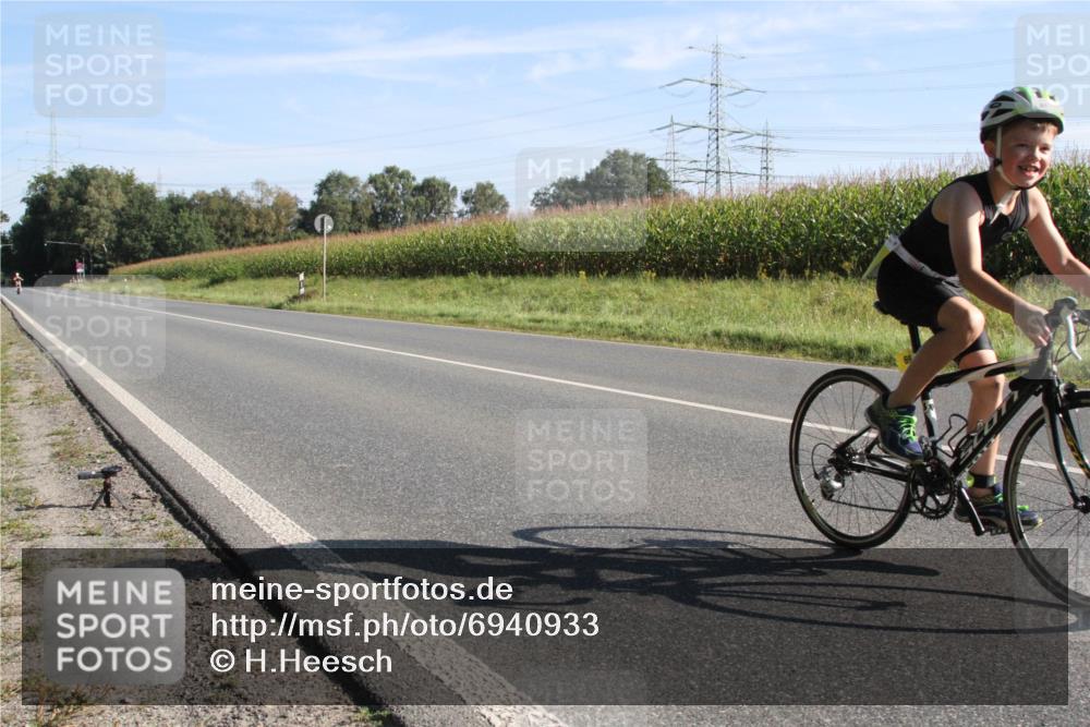01.09.2024 - 17. Tribühne Triathlon H.Heesch http://msf.ph/oto/6940933 01.09.2024 09:45:25 Radfahren 69 meine-sportfotos.de