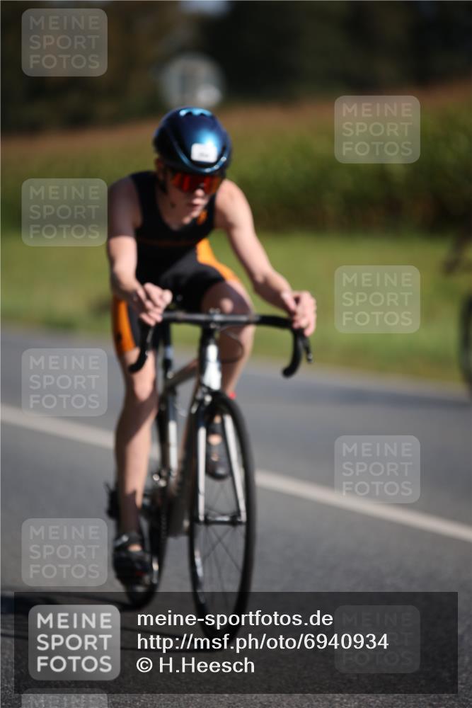 01.09.2024 - 17. Tribühne Triathlon H.Heesch http://msf.ph/oto/6940934 01.09.2024 10:42:15 Radfahren 254, 266, 306 meine-sportfotos.de