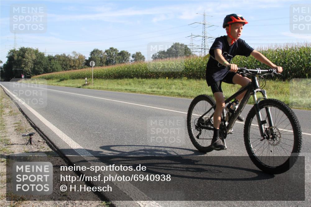 01.09.2024 - 17. Tribühne Triathlon H.Heesch http://msf.ph/oto/6940938 01.09.2024 09:46:21 Radfahren 116 meine-sportfotos.de