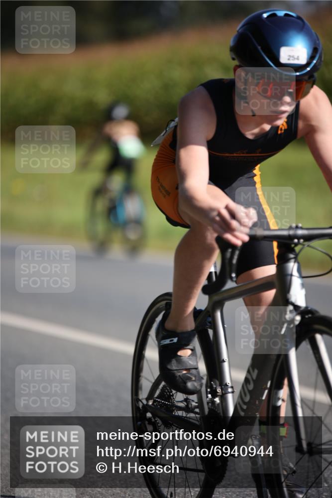 01.09.2024 - 17. Tribühne Triathlon H.Heesch http://msf.ph/oto/6940944 01.09.2024 10:42:15 Radfahren 254, 266, 306 meine-sportfotos.de