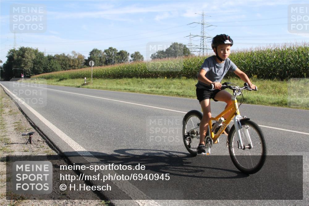01.09.2024 - 17. Tribühne Triathlon H.Heesch http://msf.ph/oto/6940945 01.09.2024 09:48:58 Radfahren 120 meine-sportfotos.de