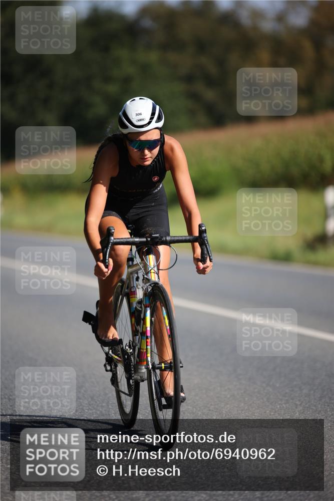 01.09.2024 - 17. Tribühne Triathlon H.Heesch http://msf.ph/oto/6940962 01.09.2024 10:42:25 Radfahren 205, 247, 306 meine-sportfotos.de