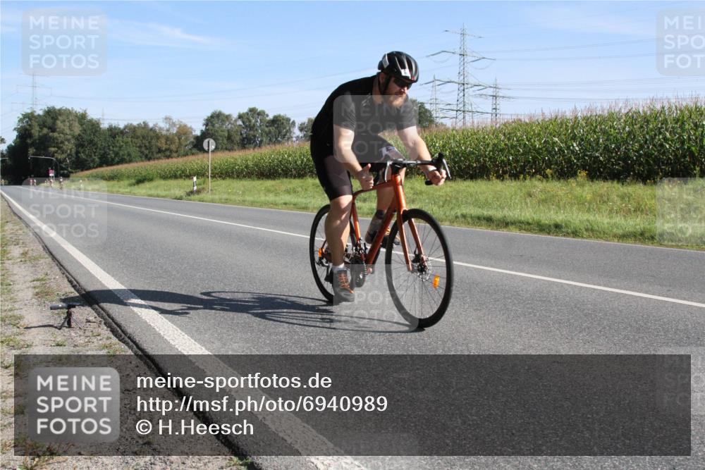 01.09.2024 - 17. Tribühne Triathlon H.Heesch http://msf.ph/oto/6940989 01.09.2024 10:29:33 Radfahren 155, 253, 264 meine-sportfotos.de