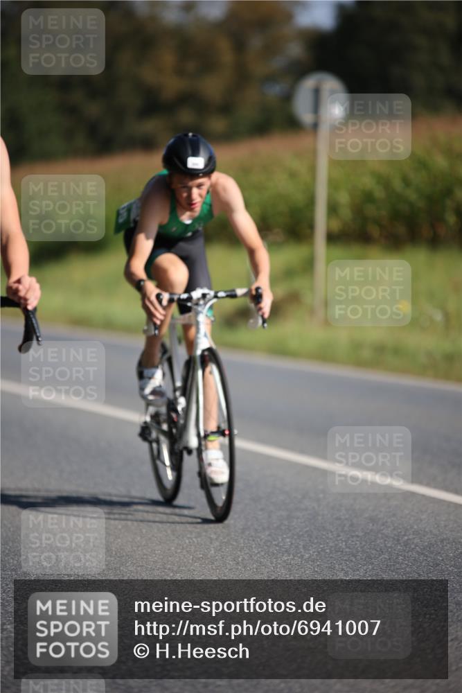 01.09.2024 - 17. Tribühne Triathlon H.Heesch http://msf.ph/oto/6941007 01.09.2024 10:42:33 Radfahren 205, 247, 251, 253 meine-sportfotos.de