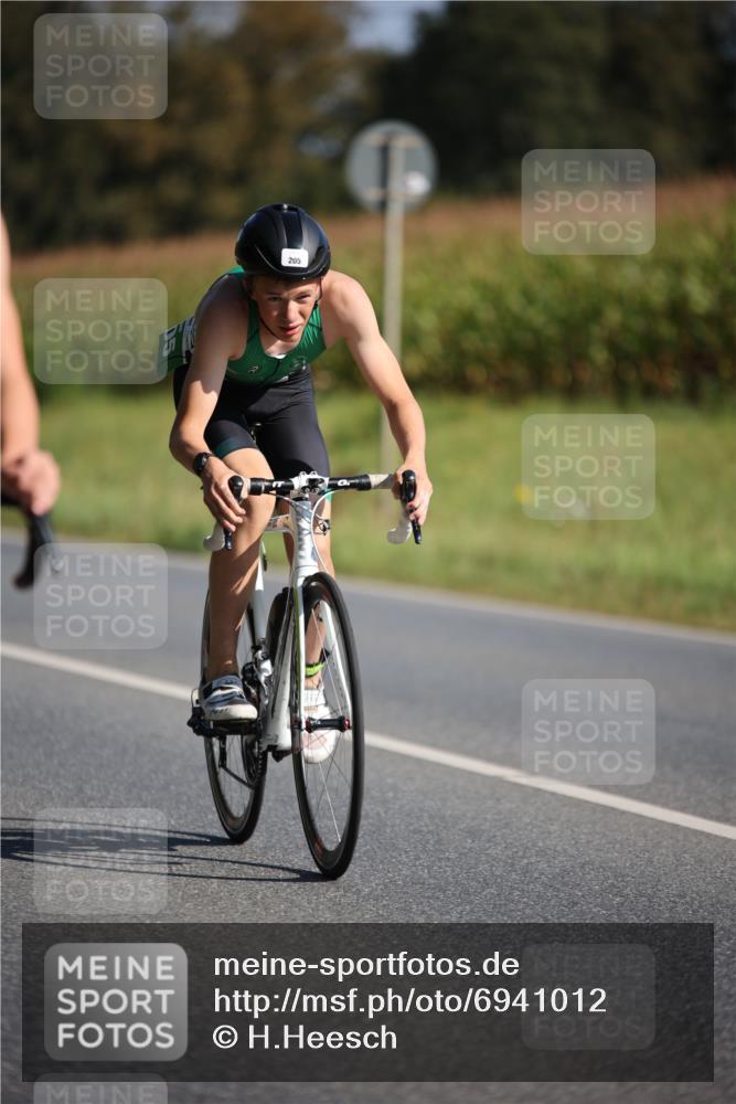 01.09.2024 - 17. Tribühne Triathlon H.Heesch http://msf.ph/oto/6941012 01.09.2024 10:42:34 Radfahren 205, 247, 251, 253 meine-sportfotos.de