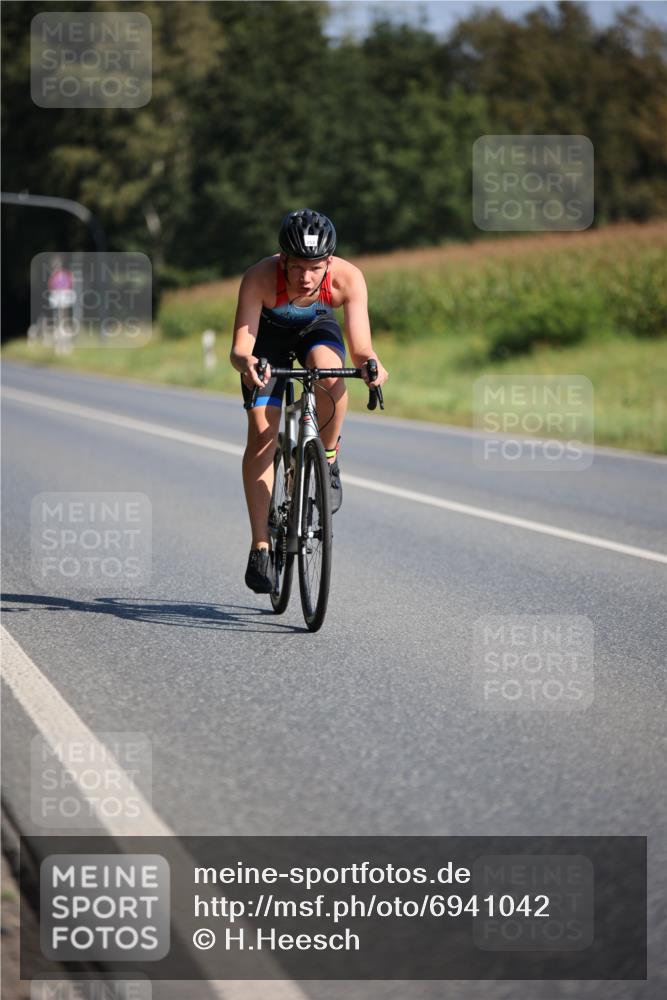 01.09.2024 - 17. Tribühne Triathlon H.Heesch http://msf.ph/oto/6941042 01.09.2024 10:42:41 Radfahren 246, 251, 253, 264, 273, 274 meine-sportfotos.de