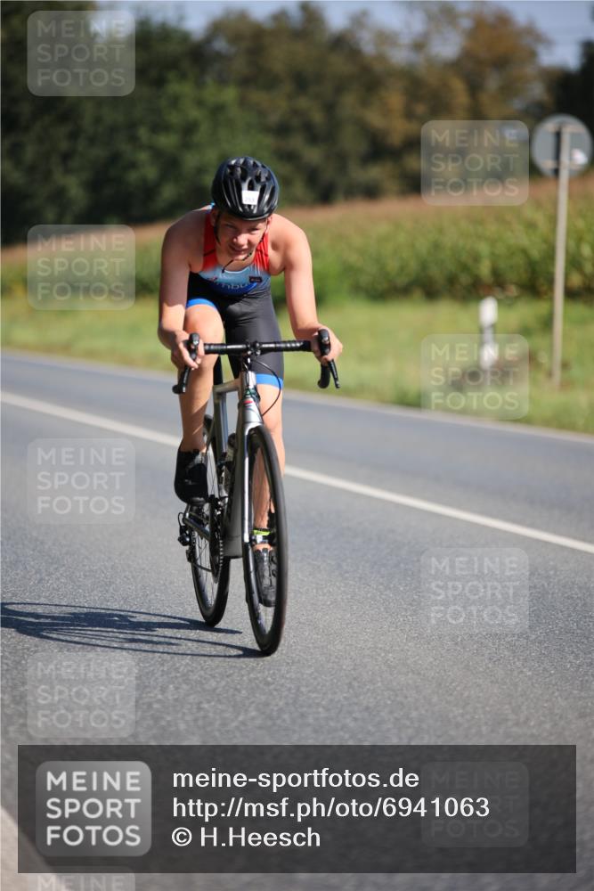 01.09.2024 - 17. Tribühne Triathlon H.Heesch http://msf.ph/oto/6941063 01.09.2024 10:42:41 Radfahren 246, 251, 253, 264, 273, 274 meine-sportfotos.de