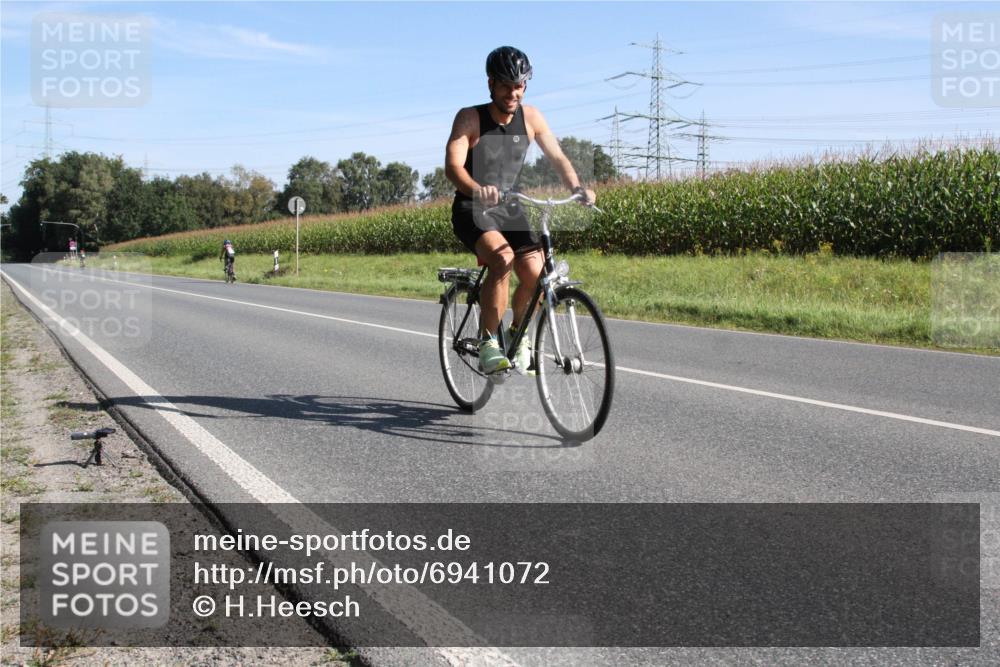 01.09.2024 - 17. Tribühne Triathlon H.Heesch http://msf.ph/oto/6941072 01.09.2024 10:32:24 Radfahren 140, 211 meine-sportfotos.de