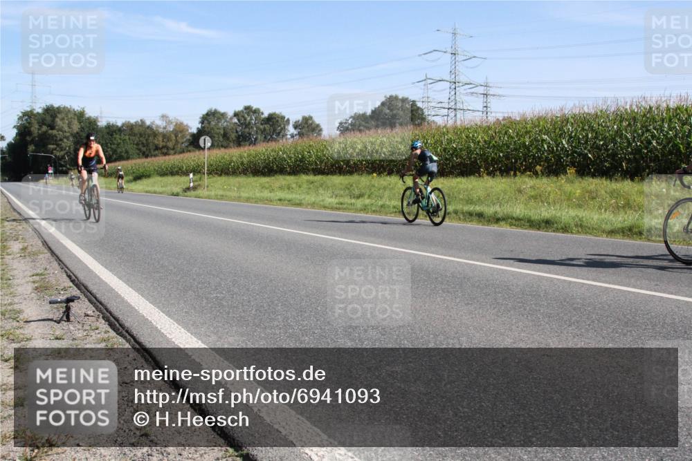 01.09.2024 - 17. Tribühne Triathlon H.Heesch http://msf.ph/oto/6941093 01.09.2024 10:32:52 Radfahren 149, 206, 209, 233, 280, 299 meine-sportfotos.de