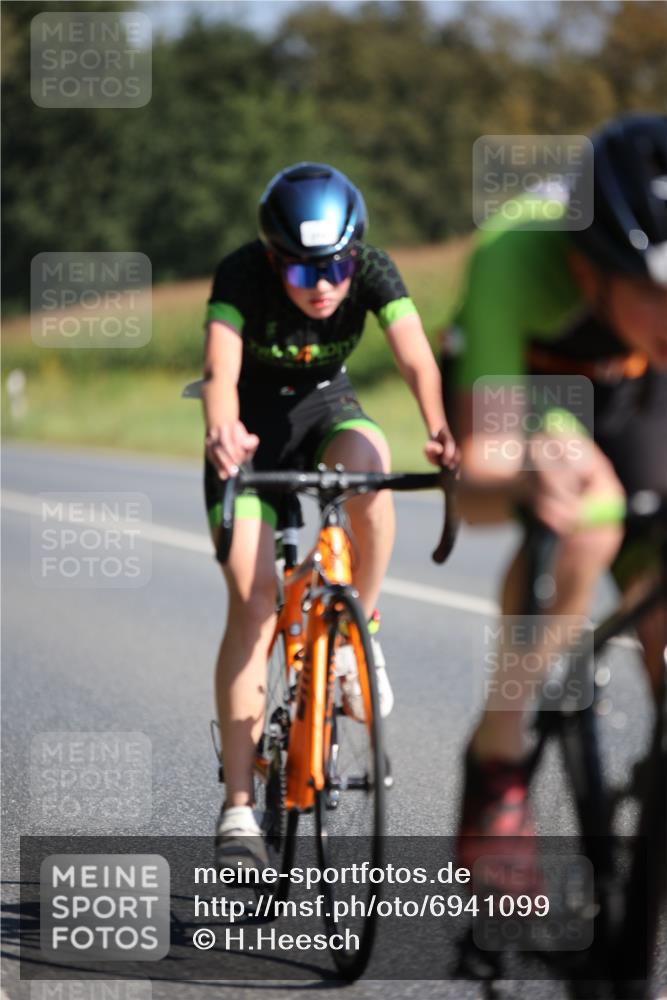 01.09.2024 - 17. Tribühne Triathlon H.Heesch http://msf.ph/oto/6941099 01.09.2024 10:42:49 Radfahren 246, 264, 273, 274 meine-sportfotos.de