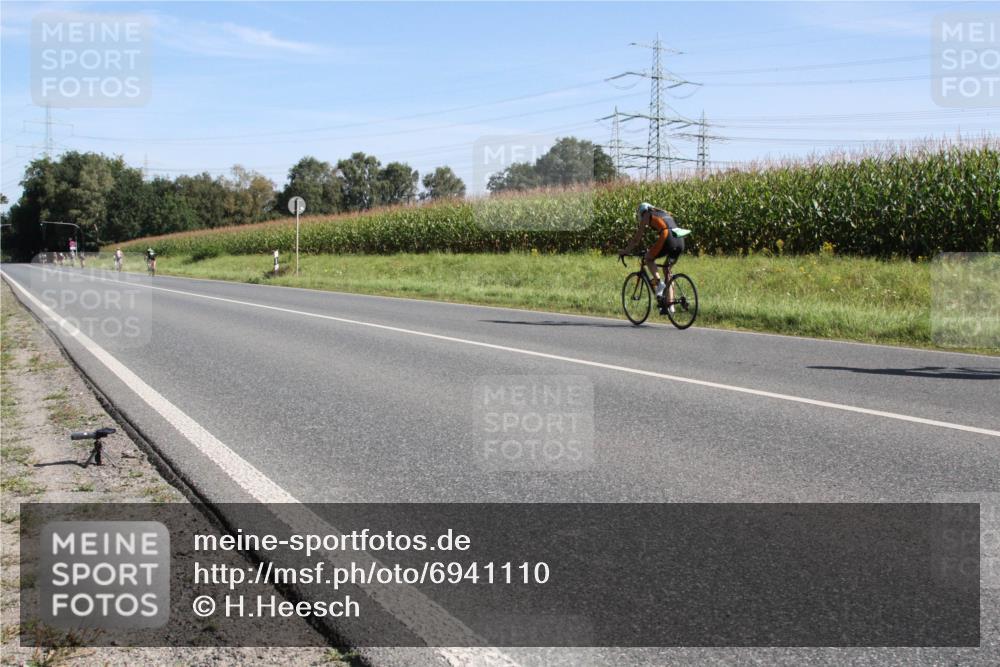 01.09.2024 - 17. Tribühne Triathlon H.Heesch http://msf.ph/oto/6941110 01.09.2024 10:33:04 Radfahren 243, 252, 269 meine-sportfotos.de