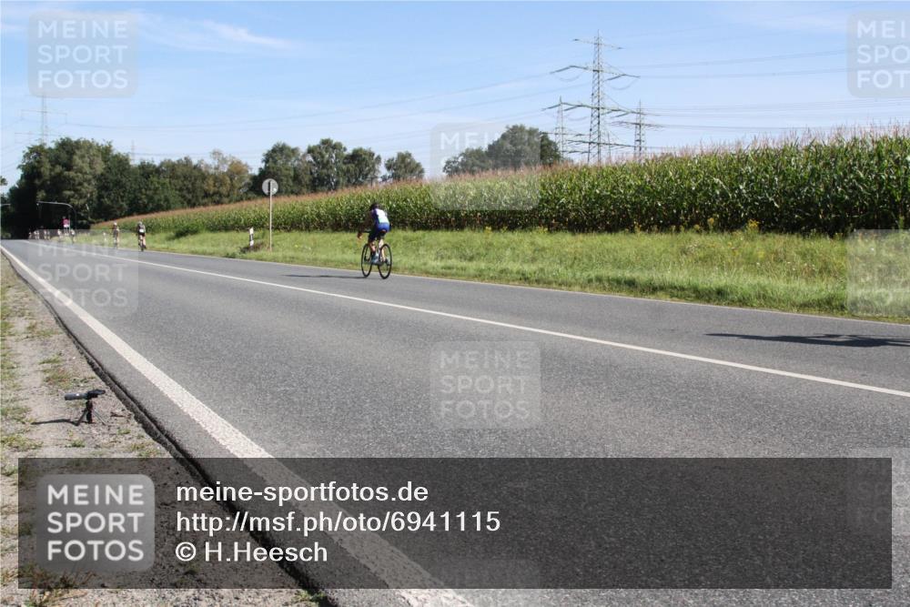 01.09.2024 - 17. Tribühne Triathlon H.Heesch http://msf.ph/oto/6941115 01.09.2024 10:33:10 Radfahren 227, 243, 291 meine-sportfotos.de