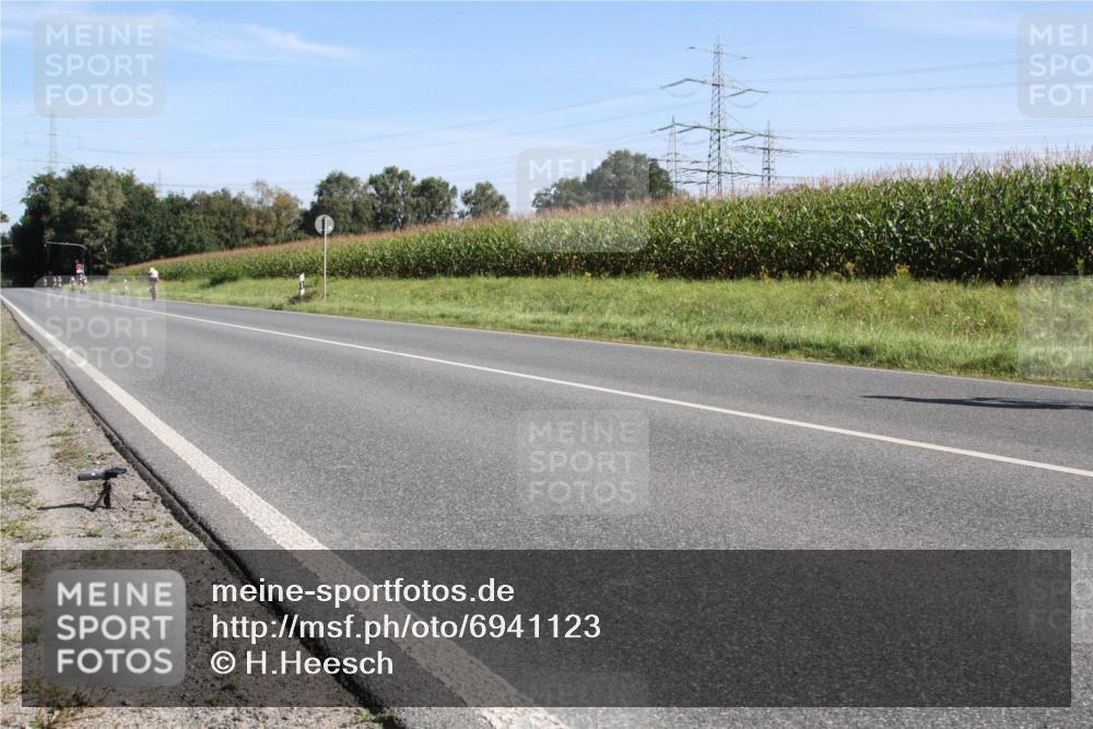 01.09.2024 - 17. Tribühne Triathlon H.Heesch http://msf.ph/oto/6941123 01.09.2024 10:33:24 Radfahren 171, 172, 188, 225, 281, 298 meine-sportfotos.de