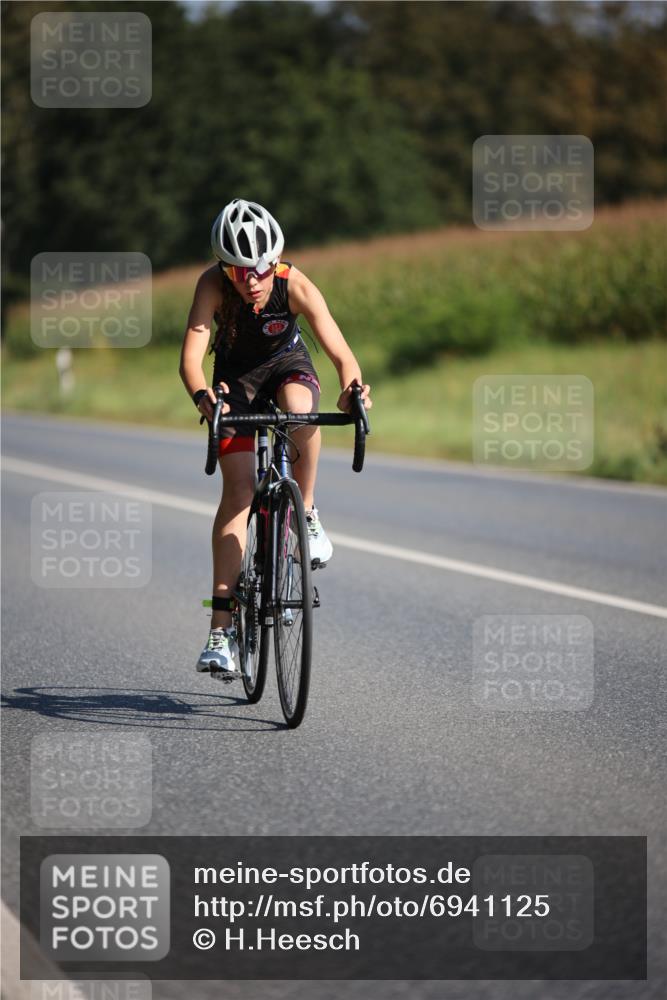 01.09.2024 - 17. Tribühne Triathlon H.Heesch http://msf.ph/oto/6941125 01.09.2024 10:42:51 Radfahren 246, 264 meine-sportfotos.de