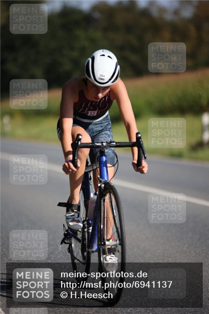 01.09.2024 - 17. Tribühne Triathlon H.Heesch http://msf.ph/oto/6941137 01.09.2024 10:42:52 Radfahren 246, 264 meine-sportfotos.de