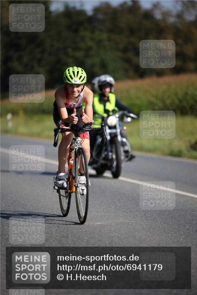 01.09.2024 - 17. Tribühne Triathlon H.Heesch http://msf.ph/oto/6941179 01.09.2024 10:43:23 Radfahren 207, 272, 277, 296 meine-sportfotos.de