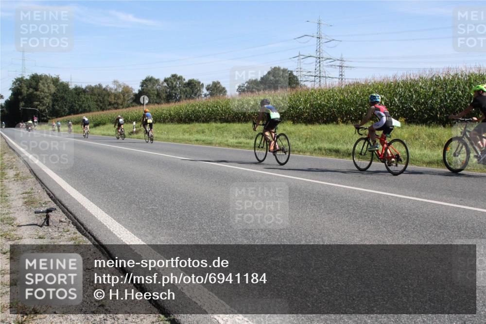 01.09.2024 - 17. Tribühne Triathlon H.Heesch http://msf.ph/oto/6941184 01.09.2024 10:33:45 Radfahren 108, 189, 195, 197, 212, 226, 279, 283, 730 meine-sportfotos.de