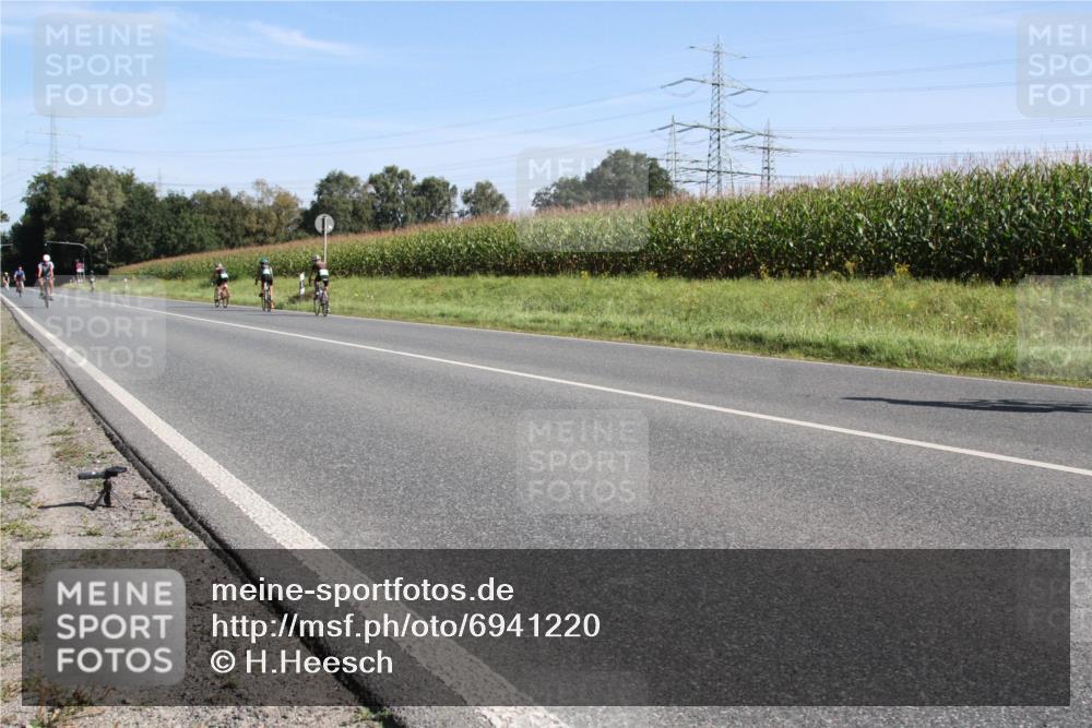 01.09.2024 - 17. Tribühne Triathlon H.Heesch http://msf.ph/oto/6941220 01.09.2024 10:34:13 Radfahren 141, 178, 214, 236 meine-sportfotos.de