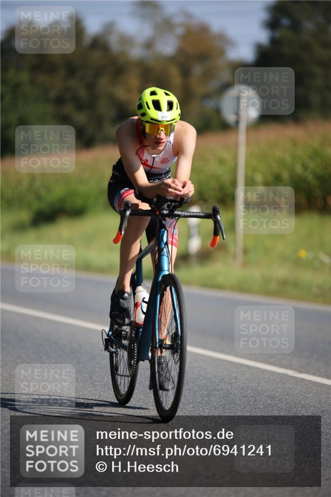 01.09.2024 - 17. Tribühne Triathlon H.Heesch http://msf.ph/oto/6941241 01.09.2024 10:43:26 Radfahren 272, 277, 296 meine-sportfotos.de