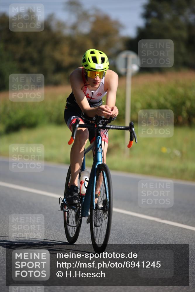 01.09.2024 - 17. Tribühne Triathlon H.Heesch http://msf.ph/oto/6941245 01.09.2024 10:43:26 Radfahren 272, 277, 296 meine-sportfotos.de