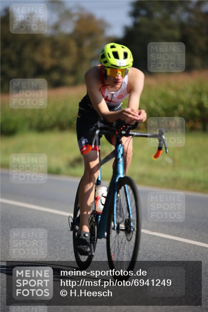 01.09.2024 - 17. Tribühne Triathlon H.Heesch http://msf.ph/oto/6941249 01.09.2024 10:43:26 Radfahren 272, 277, 296 meine-sportfotos.de