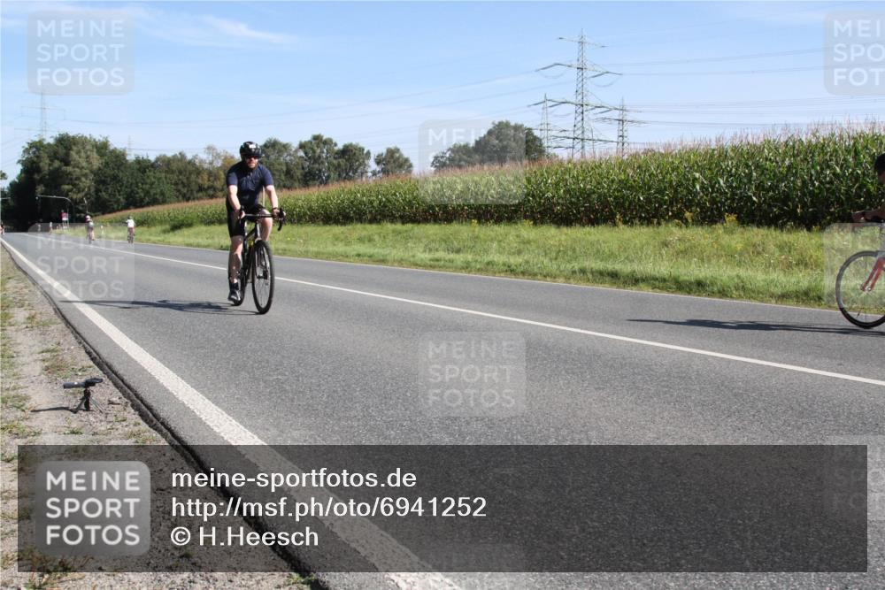 01.09.2024 - 17. Tribühne Triathlon H.Heesch http://msf.ph/oto/6941252 01.09.2024 10:34:48 Radfahren 241, 282, 1064 meine-sportfotos.de
