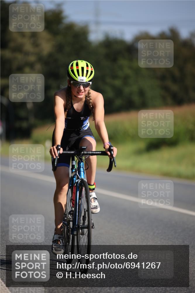 01.09.2024 - 17. Tribühne Triathlon H.Heesch http://msf.ph/oto/6941267 01.09.2024 10:43:29 Radfahren 296 meine-sportfotos.de