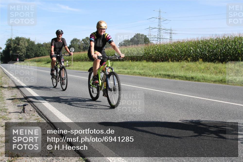 01.09.2024 - 17. Tribühne Triathlon H.Heesch http://msf.ph/oto/6941285 01.09.2024 10:35:24 Radfahren 142, 165, 166 meine-sportfotos.de