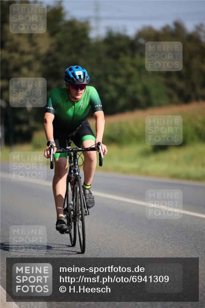 01.09.2024 - 17. Tribühne Triathlon H.Heesch http://msf.ph/oto/6941309 01.09.2024 10:43:54 Radfahren 186, 270, 293, 302 meine-sportfotos.de