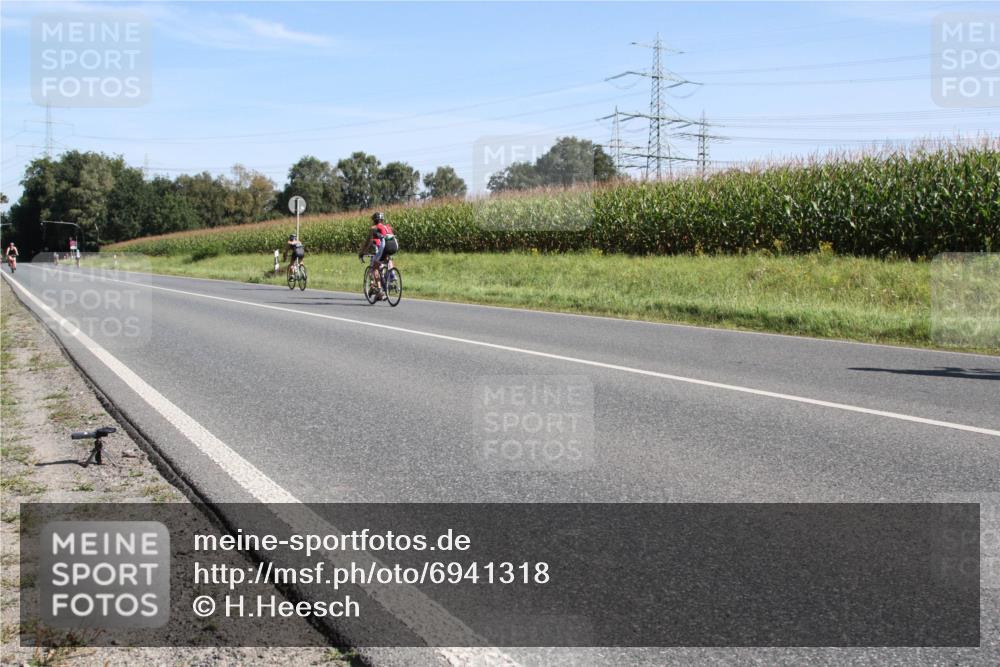 01.09.2024 - 17. Tribühne Triathlon H.Heesch http://msf.ph/oto/6941318 01.09.2024 10:35:50 Radfahren 190, 201, 223, 284, 307 meine-sportfotos.de