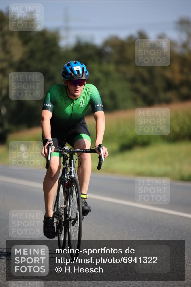 01.09.2024 - 17. Tribühne Triathlon H.Heesch http://msf.ph/oto/6941322 01.09.2024 10:43:54 Radfahren 186, 270, 293, 302 meine-sportfotos.de