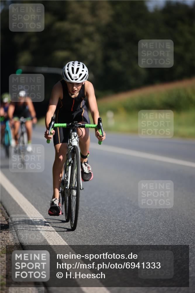 01.09.2024 - 17. Tribühne Triathlon H.Heesch http://msf.ph/oto/6941333 01.09.2024 10:44:02 Radfahren 186, 292, 293, 302 meine-sportfotos.de