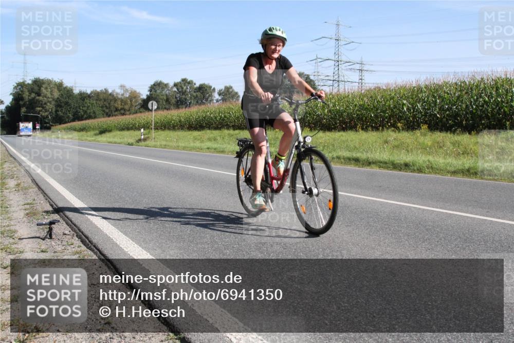 01.09.2024 - 17. Tribühne Triathlon H.Heesch http://msf.ph/oto/6941350 01.09.2024 10:36:23 Radfahren 139, 262 meine-sportfotos.de