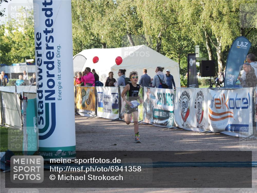 01.09.2024 - 17. Tribühne Triathlon Michael Strokosch http://msf.ph/oto/6941358 01.09.2024 09:12:25 Ziel 30 meine-sportfotos.de