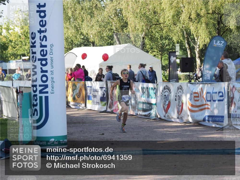 01.09.2024 - 17. Tribühne Triathlon Michael Strokosch http://msf.ph/oto/6941359 01.09.2024 09:12:25 Ziel 30 meine-sportfotos.de