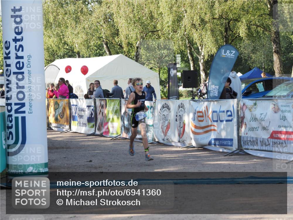 01.09.2024 - 17. Tribühne Triathlon Michael Strokosch http://msf.ph/oto/6941360 01.09.2024 09:12:25 Ziel 30 meine-sportfotos.de