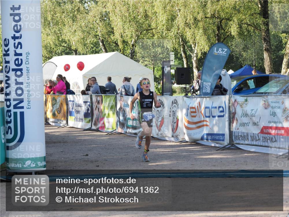 01.09.2024 - 17. Tribühne Triathlon Michael Strokosch http://msf.ph/oto/6941362 01.09.2024 09:12:26 Ziel 30 meine-sportfotos.de