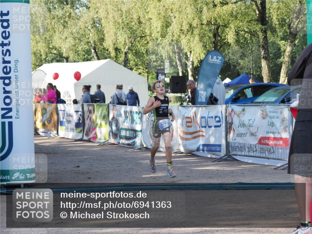 01.09.2024 - 17. Tribühne Triathlon Michael Strokosch http://msf.ph/oto/6941363 01.09.2024 09:12:26 Ziel 30 meine-sportfotos.de