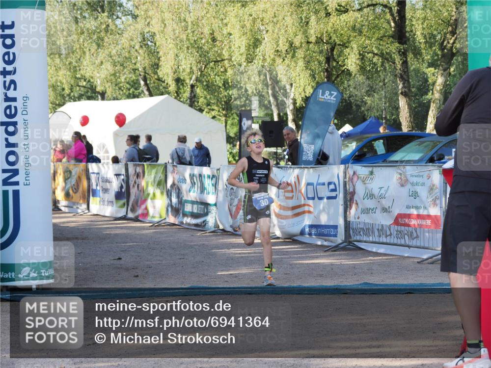 01.09.2024 - 17. Tribühne Triathlon Michael Strokosch http://msf.ph/oto/6941364 01.09.2024 09:12:26 Ziel 30 meine-sportfotos.de