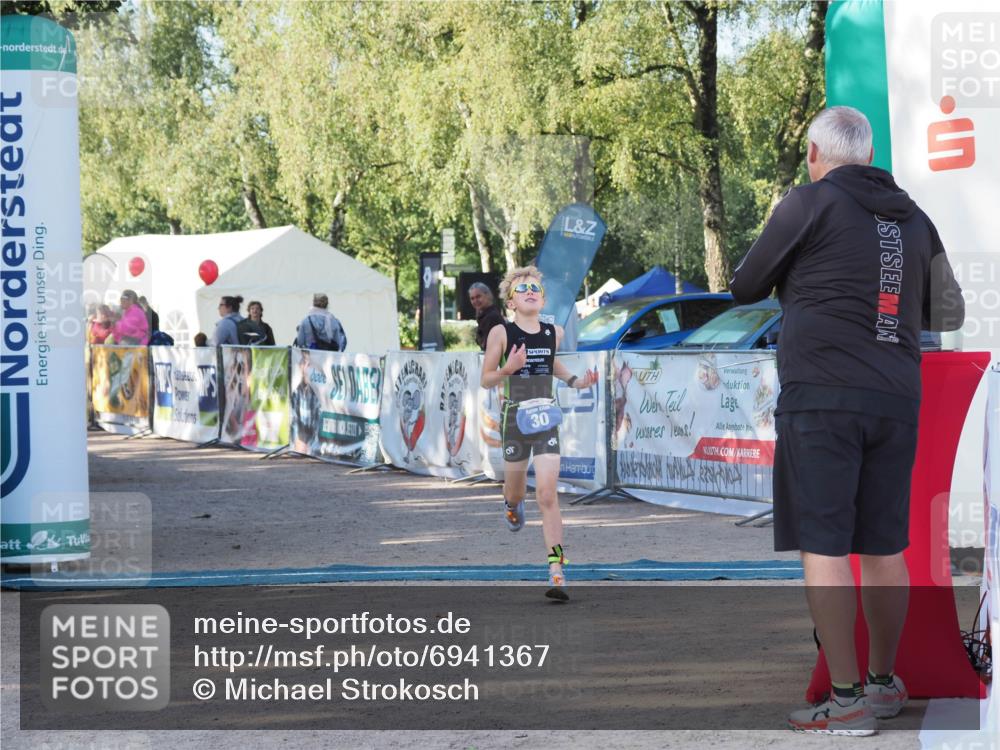 01.09.2024 - 17. Tribühne Triathlon Michael Strokosch http://msf.ph/oto/6941367 01.09.2024 09:12:27 Ziel 30 meine-sportfotos.de