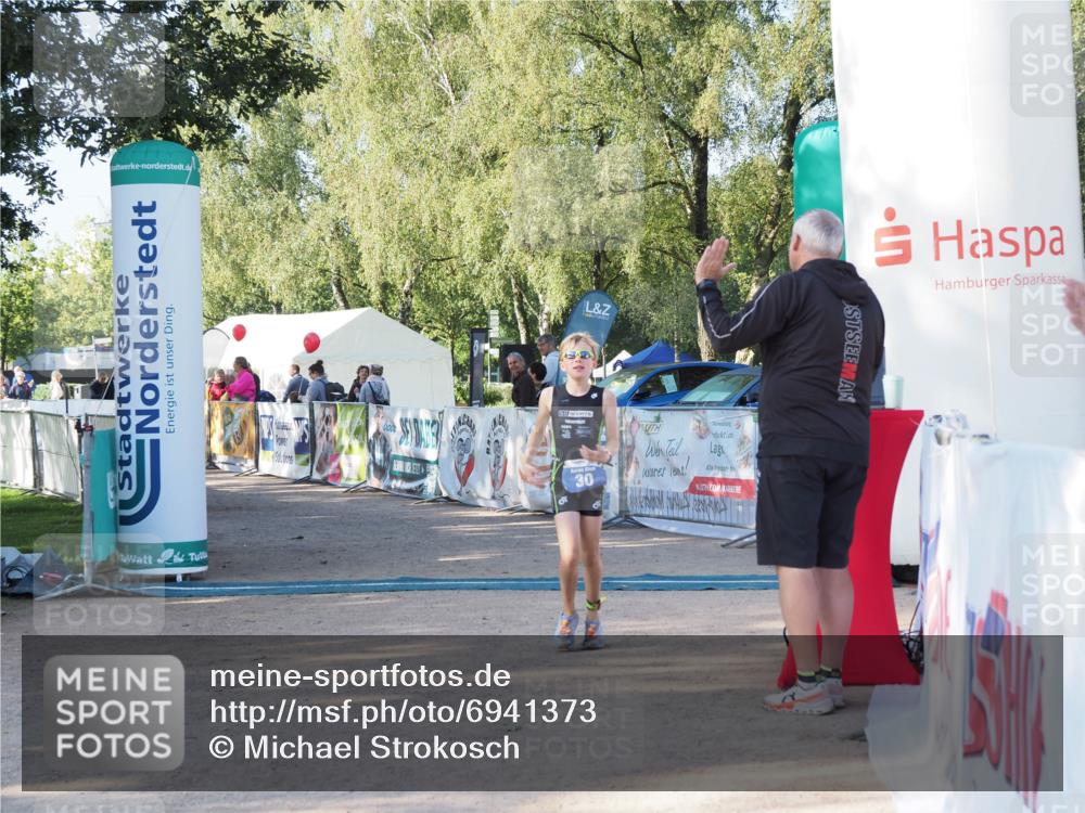 01.09.2024 - 17. Tribühne Triathlon Michael Strokosch http://msf.ph/oto/6941373 01.09.2024 09:12:28 Ziel 30 meine-sportfotos.de