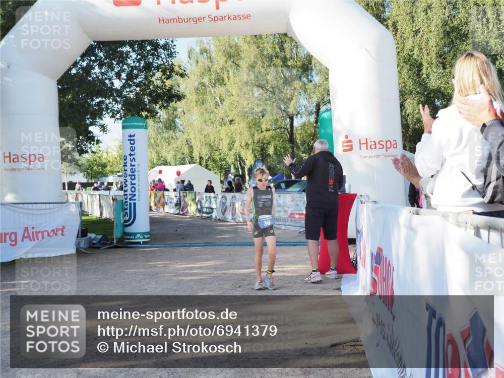 01.09.2024 - 17. Tribühne Triathlon Michael Strokosch http://msf.ph/oto/6941379 01.09.2024 09:12:30 Ziel 30 meine-sportfotos.de